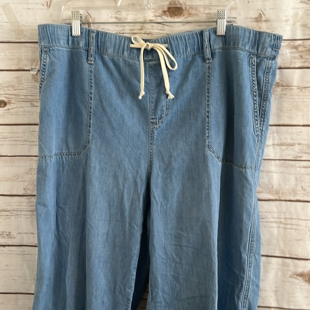 NWOT Torrid Light Blue Chambray Wide Leg Jeans - Picture 3 of 7